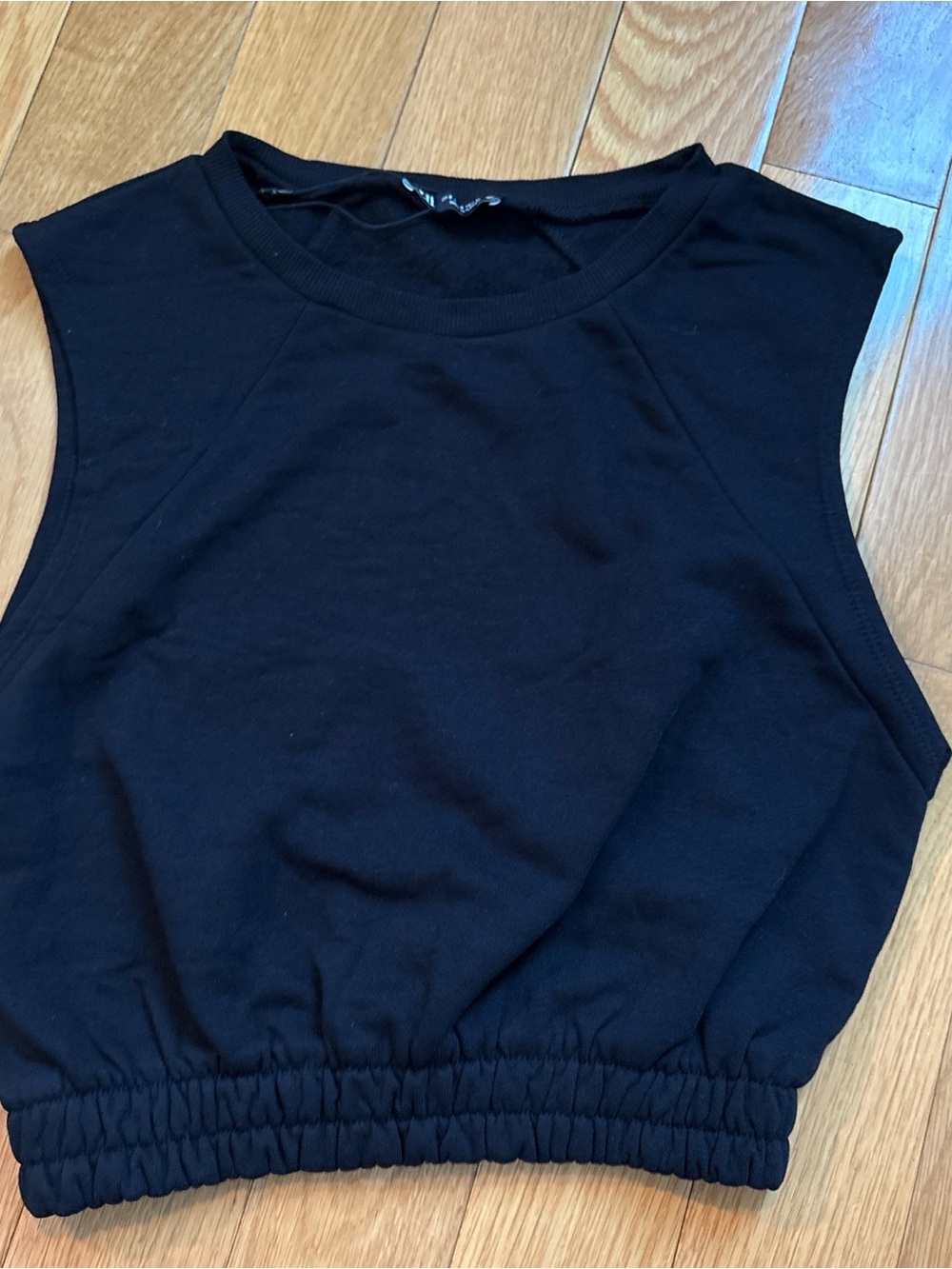 AKIRA Black Cropped Sleeveless Elastic-Hem Tank